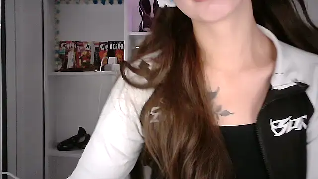 Snapshot of Alice5359 chatting on 8, 10, 2025 Alice5359 online show from 8, 10, 2025