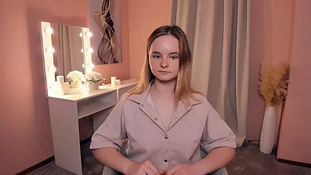 Snapshot of ChloeWestrum chatting on 2, 10, 2025 ChloeWestrum online show from 2, 10, 2025