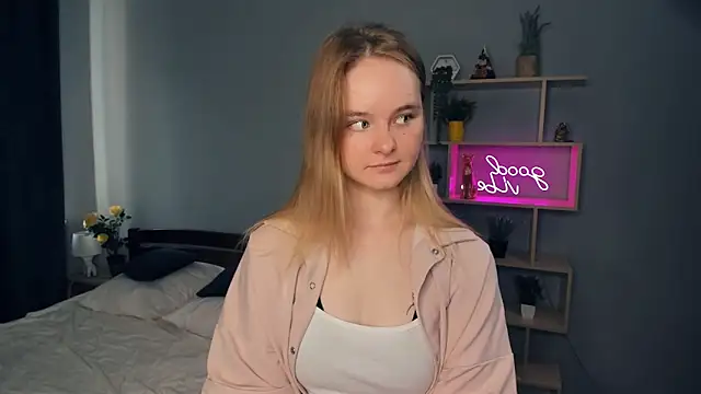 Snapshot of ChloeWestrum chatting on 10, 10, 2025 ChloeWestrum online show from 10, 10, 2025