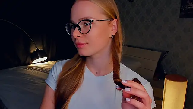 Snapshot of LibbyVenzeio chatting on 19, 10, 2025 LibbyVenzeio online show from 19, 10, 2025