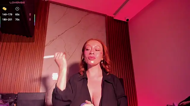 Snapshot of LucianaWainN chatting on 1, 11, 2025 LucianaWainN online show from 1, 11, 2025