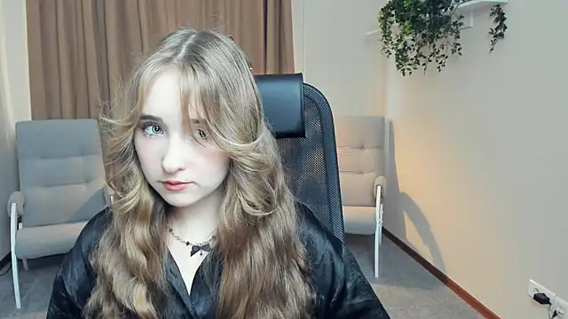 Snapshot of EasterMurry chatting on 4, 10, 2025 EasterMurry online show from 4, 10, 2025