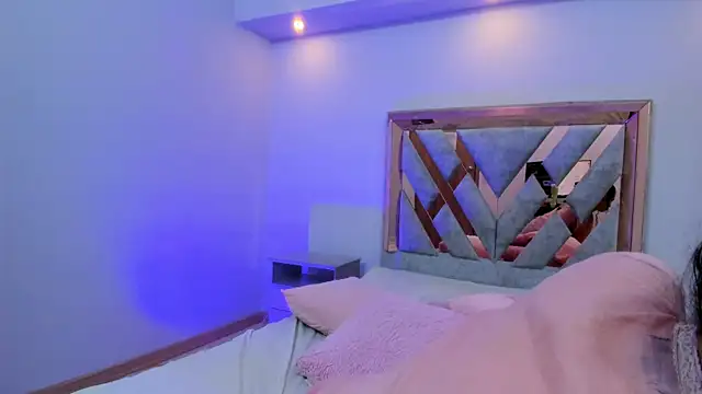 Snapshot of Annie_roselle chatting on 9, 10, 2025 Annie roselle online show from 9, 10, 2025