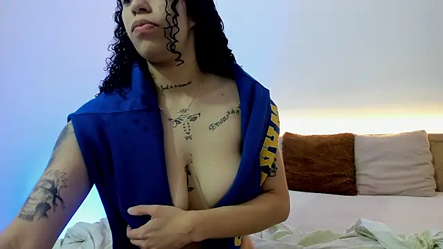 Snapshot of Annie_roselle chatting on 15, 12, 2025 Annie roselle online show from 15, 12, 2025