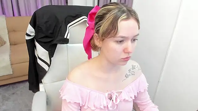 Lucia Copper online show from 24, 11, 2025