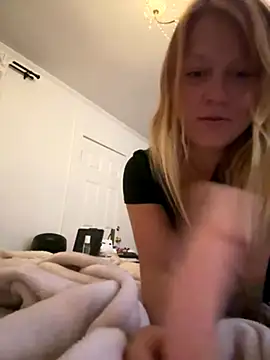 Snapshot of redleiigh chatting on 17, 10, 2025 redleiigh online show from 17, 10, 2025