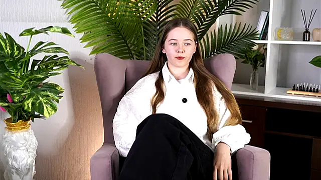Snapshot of SheenaLoesche chatting on 6, 10, 2025 SheenaLoesche online show from 6, 10, 2025