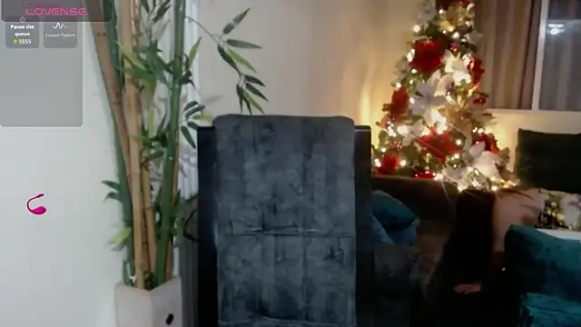 Snapshot of Michellx_hot2 chatting on 10, 11, 2025 Michellx hot2 online show from 10, 11, 2025