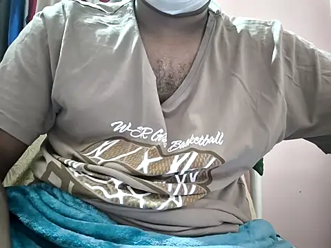 Snapshot of mallu_boy_23 chatting on 3, 10, 2025 mallu boy 23 online show from 3, 10, 2025