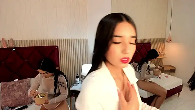 Snapshot of Bella_Miah chatting on 24, 11, 2025 Bella Miah online show from 24, 11, 2025