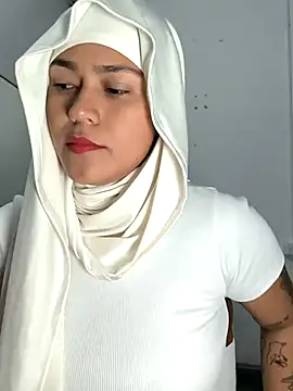 Snapshot of Nadia_hasbun chatting on 2, 10, 2025 Nadia hasbun online show from 2, 10, 2025