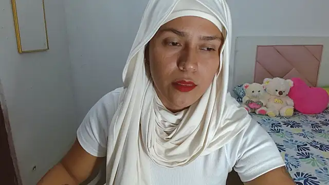 Snapshot of Nadia_hasbun chatting on 11, 10, 2025 Nadia hasbun online show from 11, 10, 2025