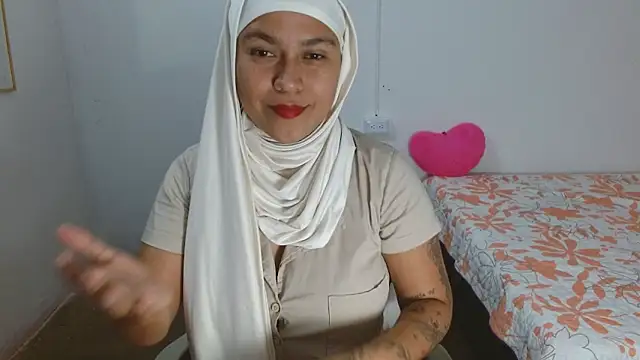 Snapshot of Nadia_hasbun chatting on 12, 11, 2025 Nadia hasbun online show from 12, 11, 2025