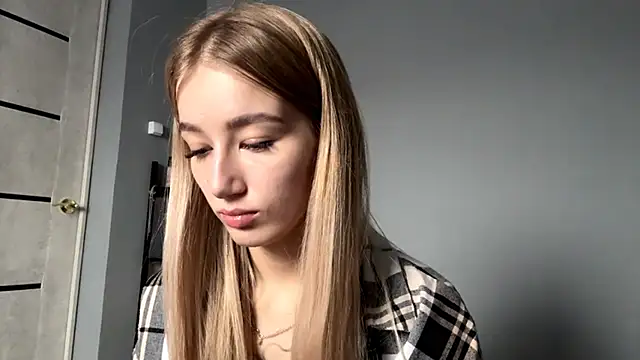 Snapshot of SweetCatherine chatting on 13, 10, 2025 SweetCatherine online show from 13, 10, 2025