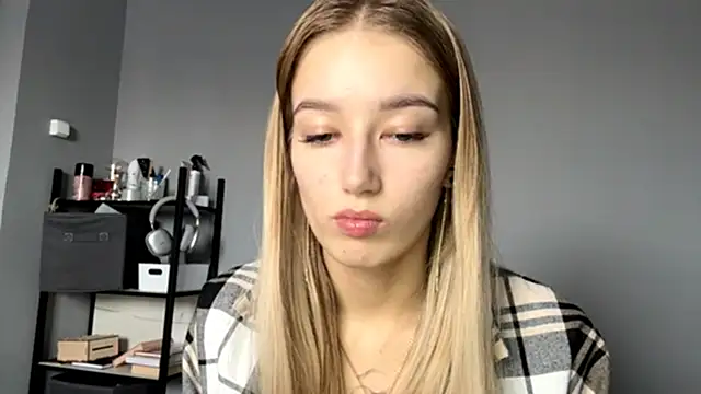 Snapshot of SweetCatherine chatting on 15, 10, 2025 SweetCatherine online show from 15, 10, 2025