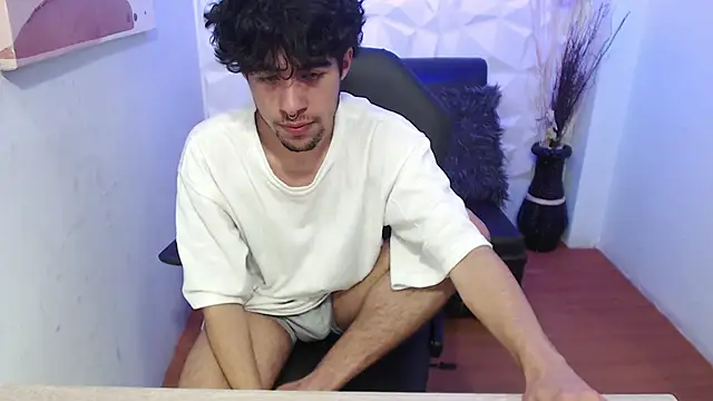 Liil boy online show from 2, 10, 2025