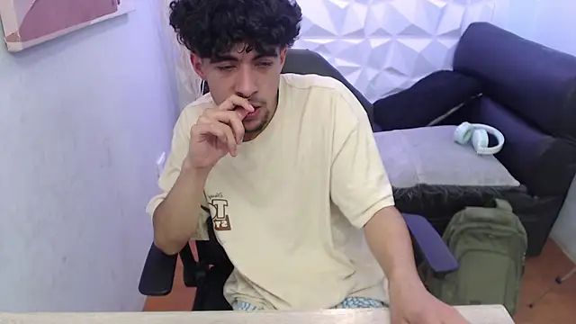 Liil boy online show from 11, 10, 2025