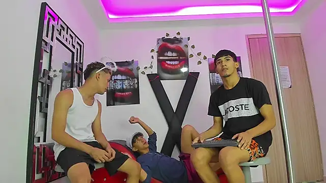 VERY HOT GUYS online show from 2, 10, 2025