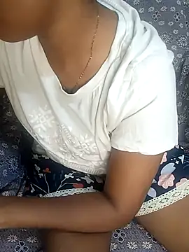 Snapshot of tamil_thaara03 chatting on 8, 10, 2025 tamil thaara03 online show from 8, 10, 2025