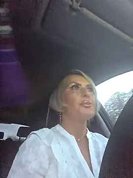 KirraWhite online show from 7, 10, 2025