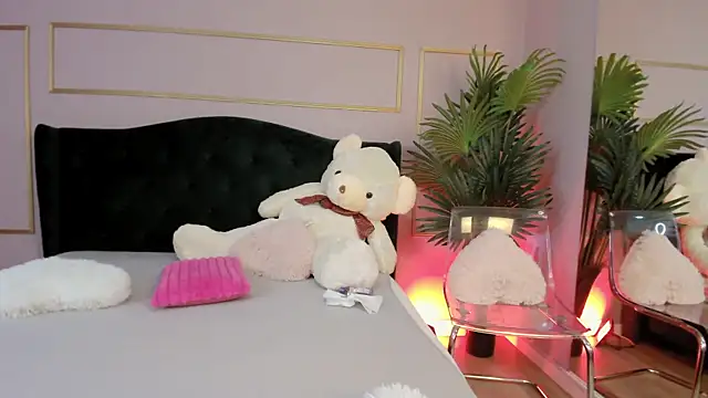 KirraWhite online show from 9, 10, 2025