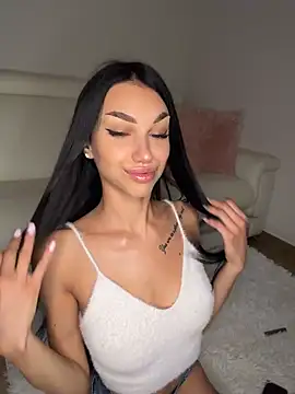 Snapshot of ilariea_girl chatting on 7, 7, 2026 ilariea girl online show from 7, 7, 2026