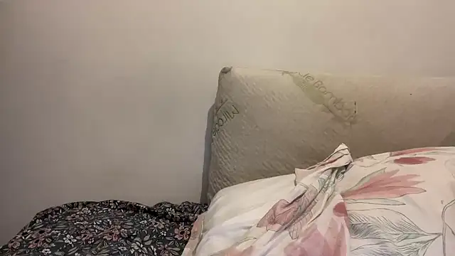 nanaisbackk online show from 12, 11, 2025