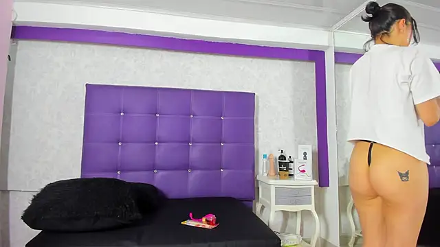 LeaMoreau22 online show from 12, 10, 2025