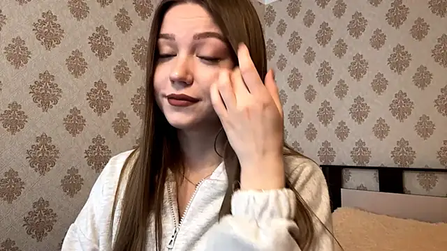 KissMeViolet online show from 1, 10, 2025