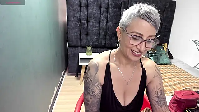 Charlotte  Gray online show from 13, 12, 2025