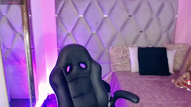 Snapshot of Miranda_Collins chatting on 16, 11, 2025 Miranda Collins online show from 16, 11, 2025