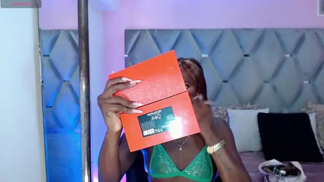 Snapshot of Miranda_Collins chatting on 17, 11, 2025 Miranda Collins online show from 17, 11, 2025