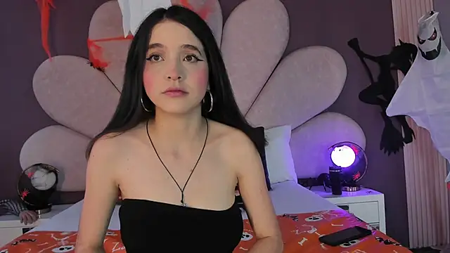 MeganR  online show from 4, 11, 2025