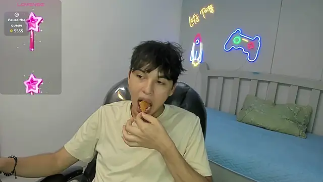 StiwenTwink online show from 18, 12, 2025