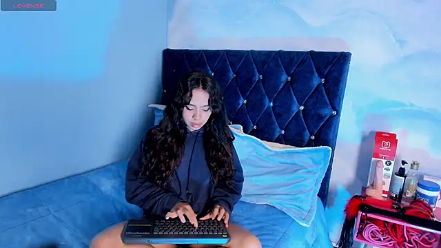 laylaa fox online show from 8, 10, 2025