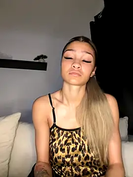 Honeyyyxo online show from 5, 11, 2025