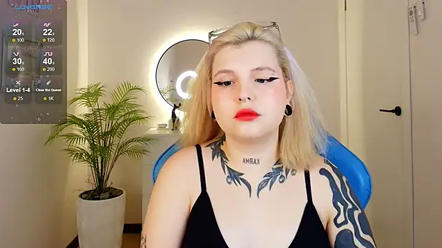 Snapshot of Shad0wPurr chatting on 17, 10, 2025 Shad0wPurr online show from 17, 10, 2025