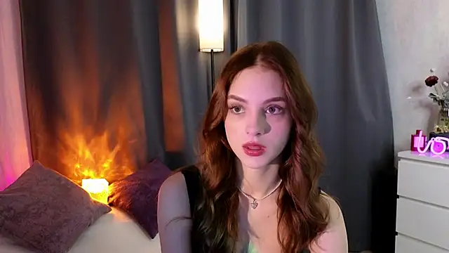 Snapshot of midnightMaya chatting on 4, 11, 2025 midnightMaya online show from 4, 11, 2025