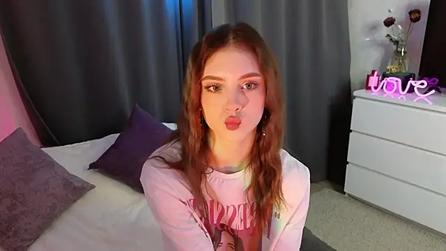 Snapshot of midnightMaya chatting on 5, 11, 2025 midnightMaya online show from 5, 11, 2025