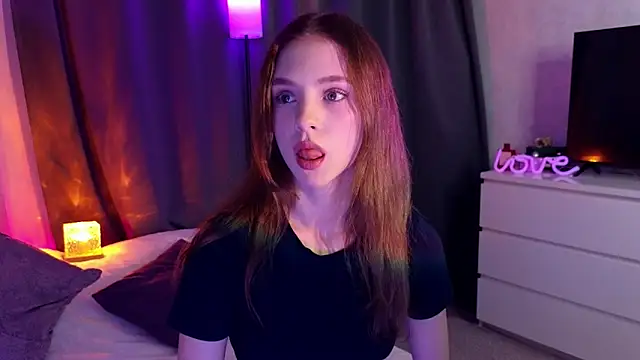 Snapshot of midnightMaya chatting on 12, 11, 2025 midnightMaya online show from 12, 11, 2025