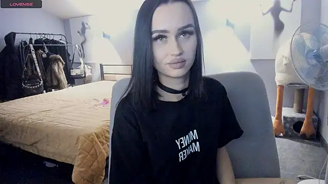 Lisa  Johnson online show from 6, 11, 2025