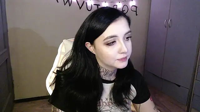 Snapshot of Rin_andersonn chatting on 28, 11, 2025 Rin andersonn online show from 28, 11, 2025