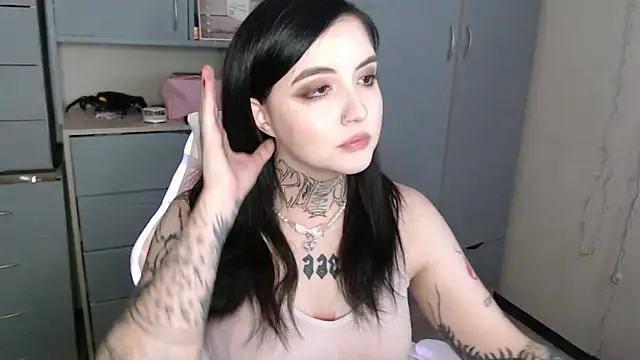 Snapshot of Rin_andersonn chatting on 14, 12, 2025 Rin andersonn online show from 14, 12, 2025