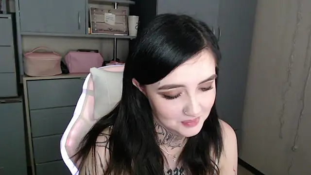 Snapshot of Rin_andersonn chatting on 18, 12, 2025 Rin andersonn online show from 18, 12, 2025