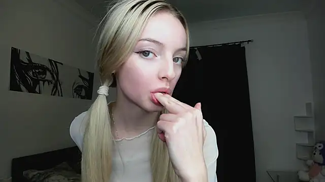 Snapshot of PocketDollX chatting on 23, 10, 2025 PocketDollX online show from 23, 10, 2025