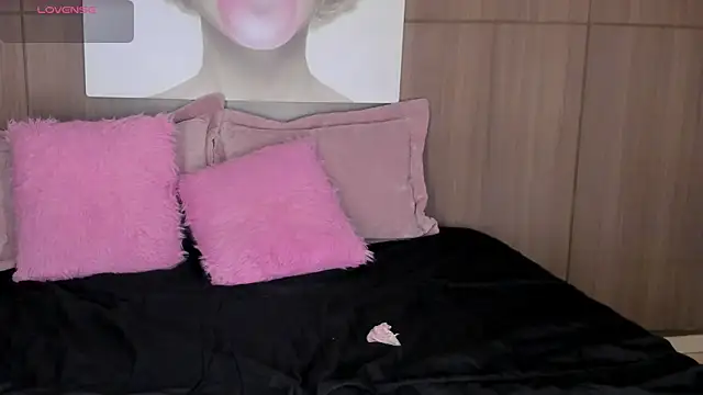 Snapshot of saraycollins chatting on 5, 6, 2026 saraycollins online show from 5, 6, 2026
