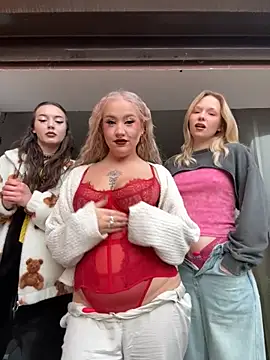 RollDolls online show from 30, 11, 2025