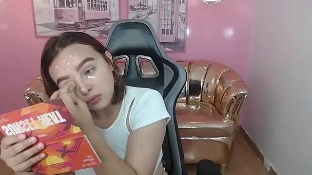 Snapshot of mia_foster_t chatting on 17, 12, 2025 mia foster t online show from 17, 12, 2025