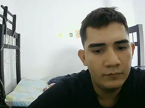 Snapshot of camilowhite_1 chatting on 8, 10, 2025 camilowhite 1 online show from 8, 10, 2025