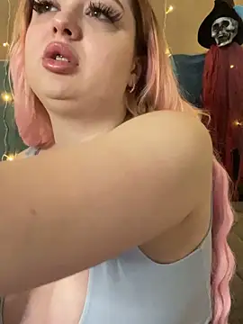 KellyMoors online show from 7, 11, 2025